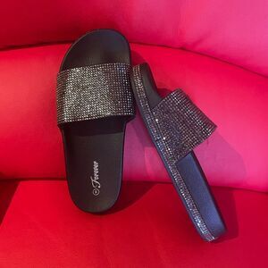 Open toe flat sandals